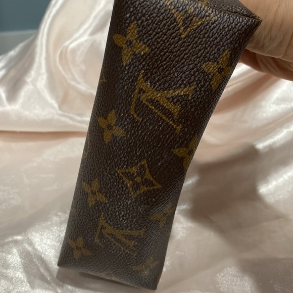 Louis Vuitton monogram cosmetic pouch - Picture 11 of 11